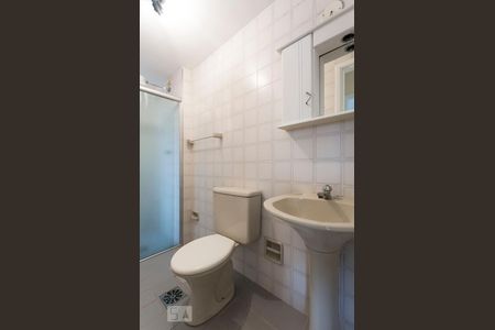 Banheiro de apartamento para alugar com 1 quarto, 45m² em Pinheiros, São Paulo