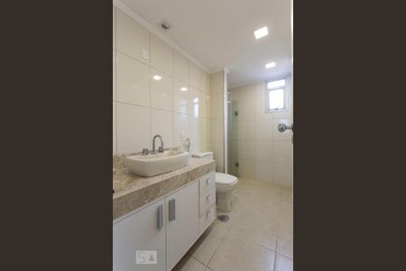 Apartamento à venda com 120m², 3 quartos e 2 vagasBanheiro da suíte