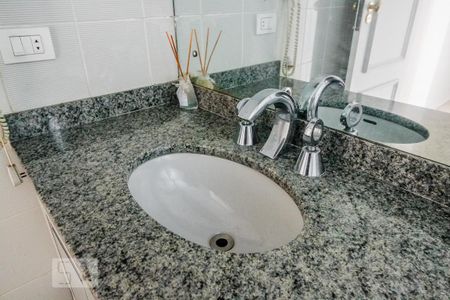 Apartamento à venda com 185m², 3 quartos e 3 vagasBanheiro suite