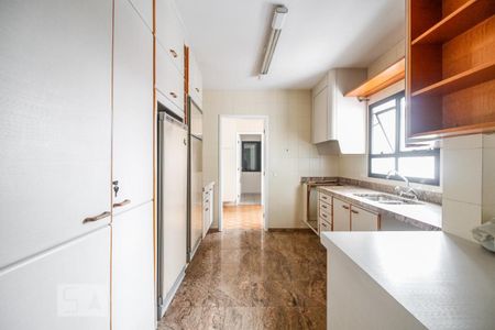 Apartamento à venda com 185m², 3 quartos e 3 vagasCozinha