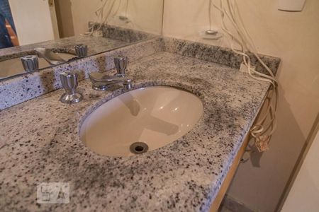 Studio para alugar com 37m², 1 quarto e 1 vaga Studio para alugar com 37m², 1 quarto e 1 vagaBanheiro