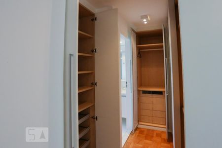 Apartamento à venda com 70m², 1 quarto e 1 vaga Apartamento à venda com 70m², 1 quarto e 1 vagaSuíte - Closet