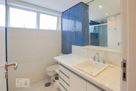 Apartamento à venda com 70m², 1 quarto e 1 vaga Apartamento à venda com 70m², 1 quarto e 1 vagaBanheiro da Suíte