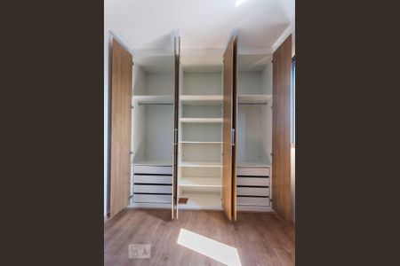 Apartamento à venda com 110m², 3 quartos e 3 vagas Apartamento à venda com 110m², 3 quartos e 3 vagasDetalhe suite