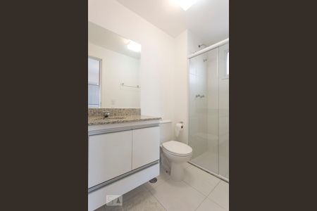 Banheiro de apartamento para alugar com 1 quarto, 48m² em República, São Paulo