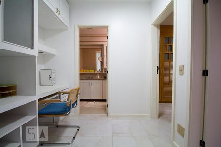 Corredor de apartamento para alugar com 2 quartos, 98m² em Bela Vista, São Paulo