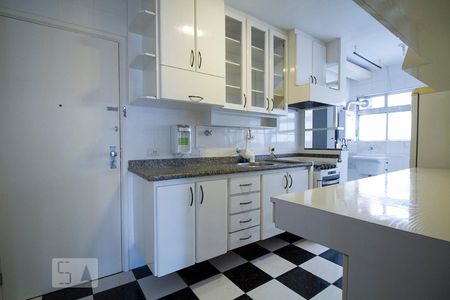 Apartamento para alugar com 117m², 3 quartos e 2 vagasCozinha