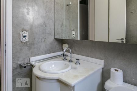 Banheiro de apartamento para alugar com 1 quarto, 50m² em Vila Uberabinha, São Paulo