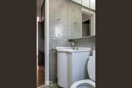 Banheiro de apartamento para alugar com 1 quarto, 50m² em Vila Uberabinha, São Paulo