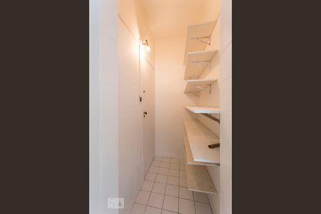 Apartamento para alugar com 160m², 3 quartos e 1 vaga Apartamento para alugar com 160m², 3 quartos e 1 vagaDespensa