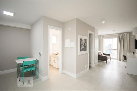 Sala de kitnet/studio para alugar com 1 quarto, 50m² em Brooklin Paulista, São Paulo