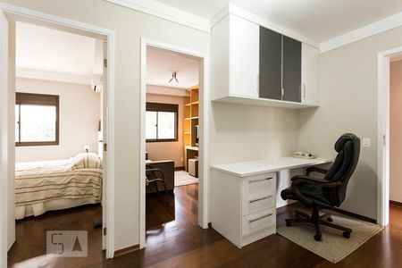 Apartamento para alugar com 131m², 4 quartos e 3 vagasCorredor