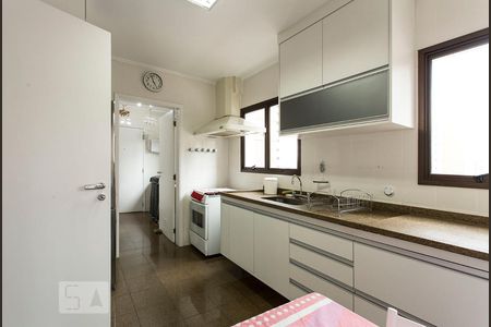 Apartamento para alugar com 131m², 4 quartos e 3 vagasCozinha