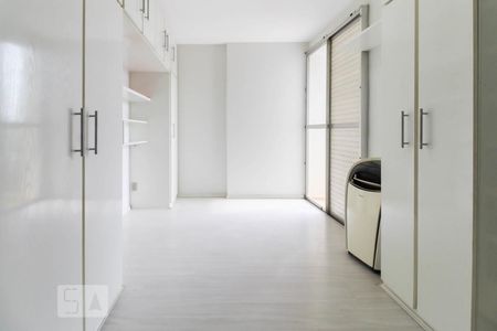 Suíte de apartamento para alugar com 3 quartos, 130m² em Vila Olímpia, São Paulo