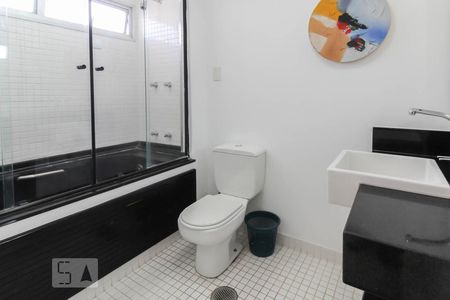 Apartamento à venda com 130m², 3 quartos e 1 vagaBanheiro da Suíte 