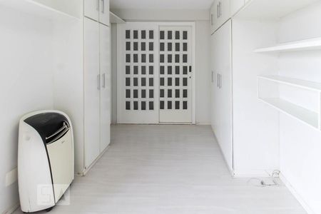 Suíte de apartamento para alugar com 3 quartos, 130m² em Vila Olímpia, São Paulo