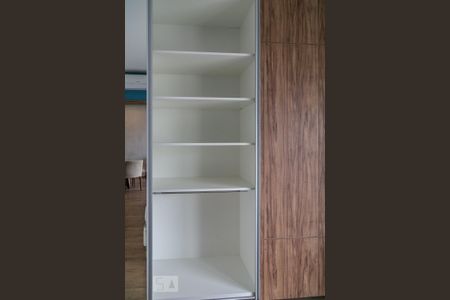 Apartamento para alugar com 65m², 1 quarto e 1 vaga Apartamento para alugar com 65m², 1 quarto e 1 vagaArmário da Suite