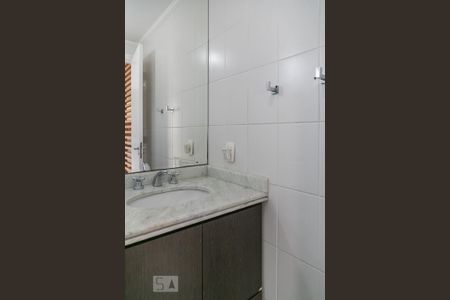 Banheiro de apartamento para alugar com 1 quarto, 50m² em Vila Olímpia, São Paulo