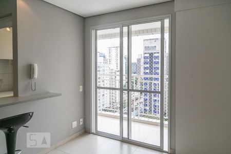 Sala (saída para a varanda) de apartamento para alugar com 1 quarto, 50m² em Vila Olímpia, São Paulo