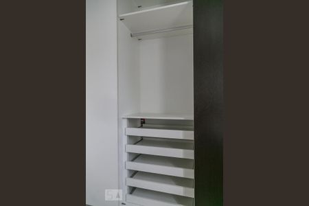 Apartamento para alugar com 50m², 1 quarto e 1 vaga Apartamento para alugar com 50m², 1 quarto e 1 vagaArmário do Quarto