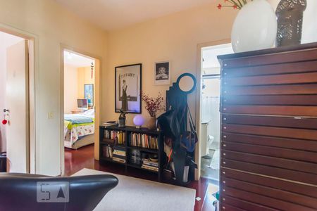 Corredor de apartamento à venda com 3 quartos, 120m² em Sumaré, São Paulo