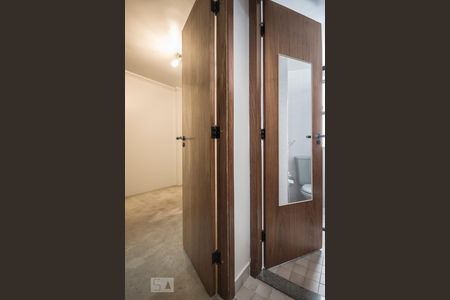 Acesso/Banheiro de apartamento para alugar com 2 quartos, 68m² em Brooklin Paulista, São Paulo