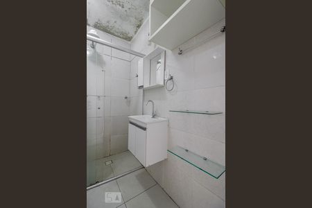 Banheiro de kitnet/studio para alugar com 1 quarto, 40m² em Vila Buarque, São Paulo