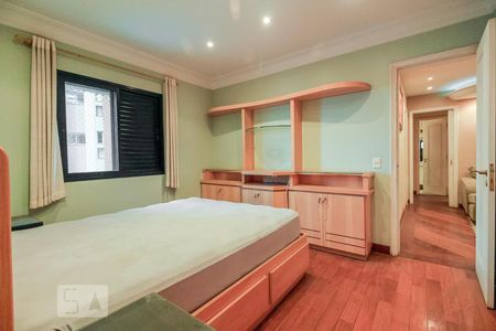 Apartamento à venda com 220m², 4 quartos e 5 vagasQuarto suite 2