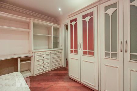 Apartamento à venda com 220m², 4 quartos e 5 vagasQuarto 4