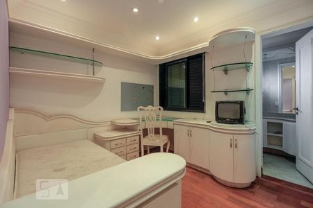 Apartamento à venda com 220m², 4 quartos e 5 vagasQuarto suite 1