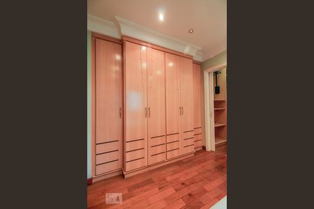 Apartamento à venda com 220m², 4 quartos e 5 vagasQuarto suite 2