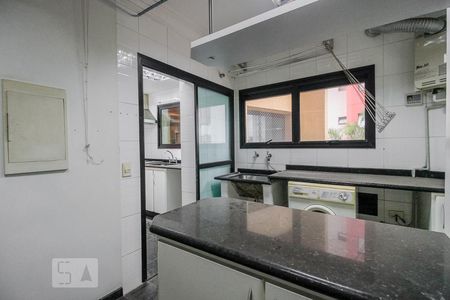 Apartamento à venda com 220m², 4 quartos e 5 vagasárea de serviço 