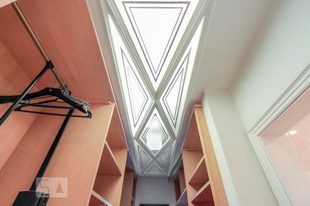 Apartamento à venda com 220m², 4 quartos e 5 vagasCloset