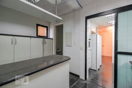 Apartamento à venda com 220m², 4 quartos e 5 vagasárea de serviço 