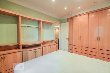 Apartamento à venda com 220m², 4 quartos e 5 vagasQuarto suite 2