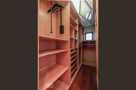 Apartamento à venda com 220m², 4 quartos e 5 vagasCloset