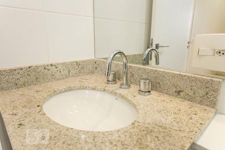 Apartamento à venda com 57m², 2 quartos e 1 vaga Apartamento à venda com 57m², 2 quartos e 1 vagaBanheiro da suíte