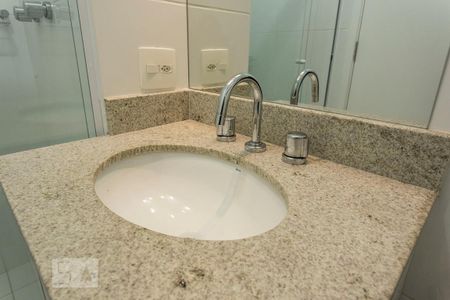Apartamento à venda com 57m², 2 quartos e 1 vaga Apartamento à venda com 57m², 2 quartos e 1 vagaBanheiro