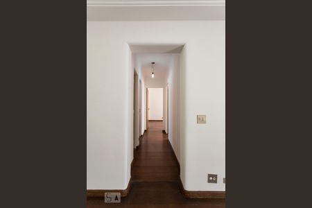 Corredor de apartamento para alugar com 3 quartos, 120m² em Pinheiros, São Paulo