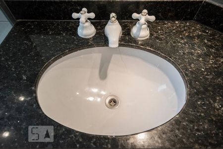 Detalhe Banheiro de apartamento para alugar com 1 quarto, 102m² em Campo Belo, São Paulo