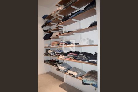 Apartamento à venda com 130m², 1 quarto e sem vagaCloset da Suíte