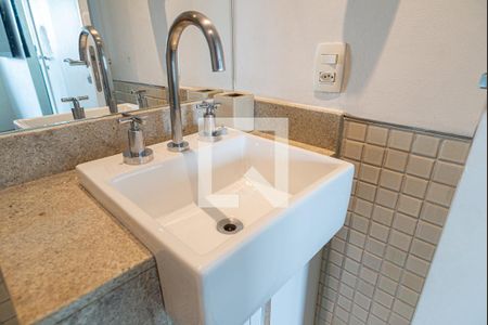 Apartamento à venda com 70m², 1 quarto e 2 vagas Apartamento à venda com 70m², 1 quarto e 2 vagasBanheiro da Suíte