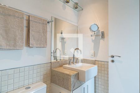 Apartamento à venda com 70m², 1 quarto e 2 vagas Apartamento à venda com 70m², 1 quarto e 2 vagasBanheiro da Suíte