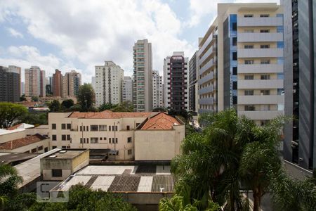 Vista da suíte de apartamento para alugar com 1 quarto, 75m² em Cerqueira César, São Paulo