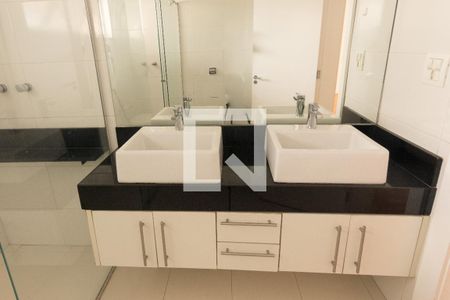 Apartamento à venda com 250m², 3 quartos e 2 vagasBanheiro da Suíte