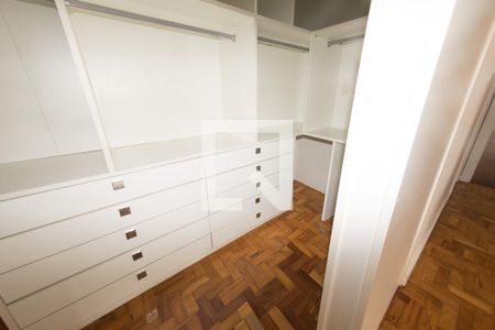 Apartamento à venda com 250m², 3 quartos e 2 vagasCloset da suíte