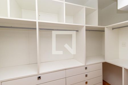 Apartamento à venda com 250m², 3 quartos e 2 vagasCloset da suíte