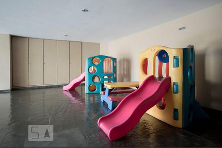 Apartamento para alugar com 150m², 3 quartos e 1 vaga Apartamento para alugar com 150m², 3 quartos e 1 vagaPlayground