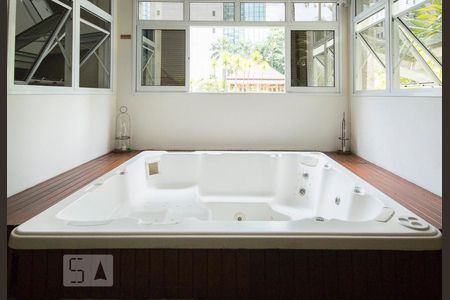 Apartamento à venda com 75m², 2 quartos e 2 vagasJacuzzi