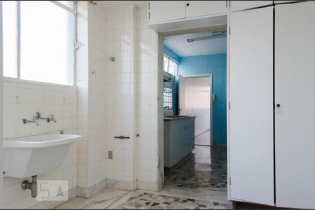 Apartamento à venda com 130m², 3 quartos e 1 vagaÁrea de serviço
